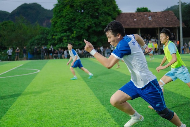 国足中场的 国足中场的