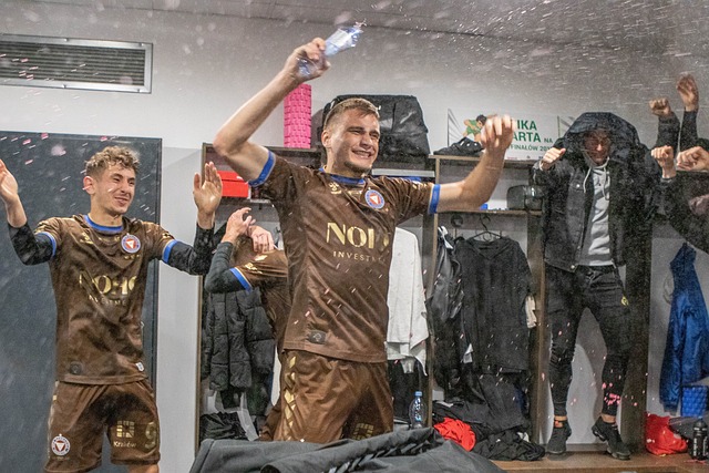 队继续前行 队继续前行